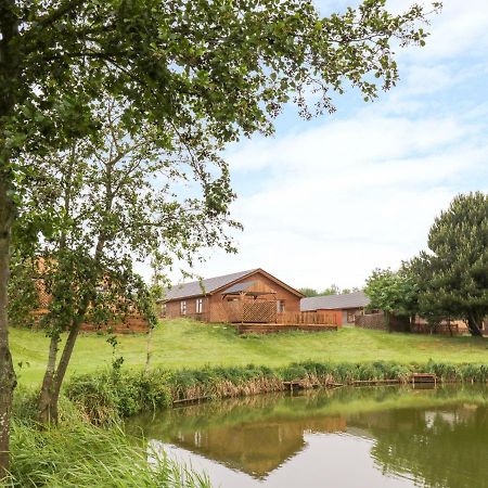Makins Lodges Nuneaton Exterior photo