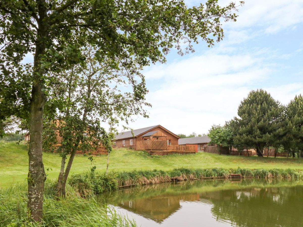 Makins Lodges Nuneaton Exterior photo