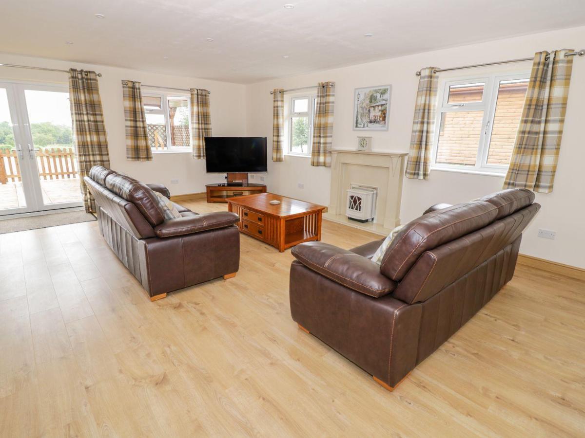 Makins Lodges Nuneaton Exterior photo