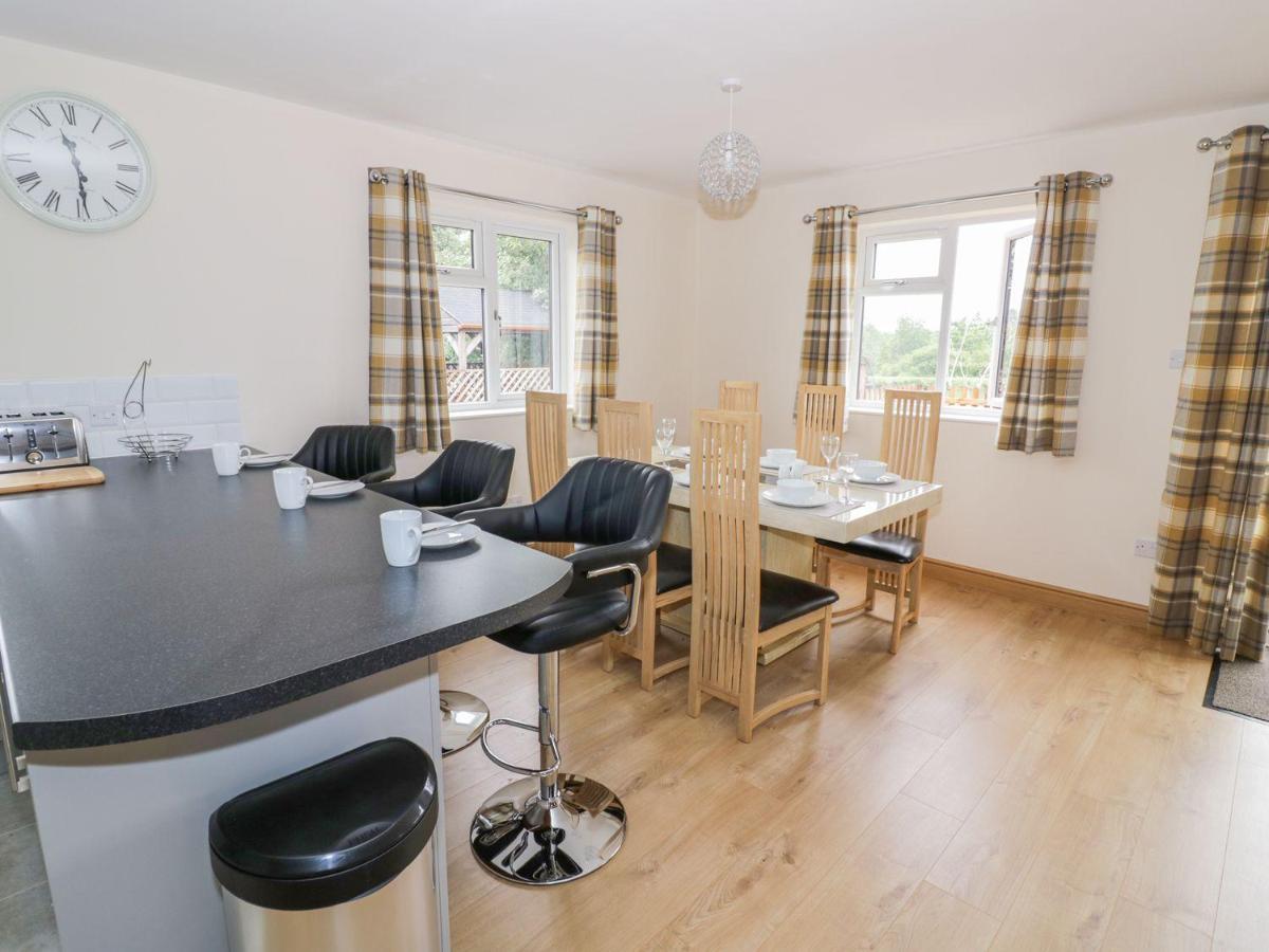 Makins Lodges Nuneaton Exterior photo